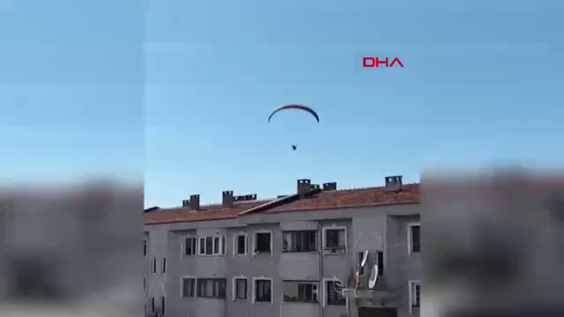Zonguldak'ta Paraşütçüye Çay Daveti