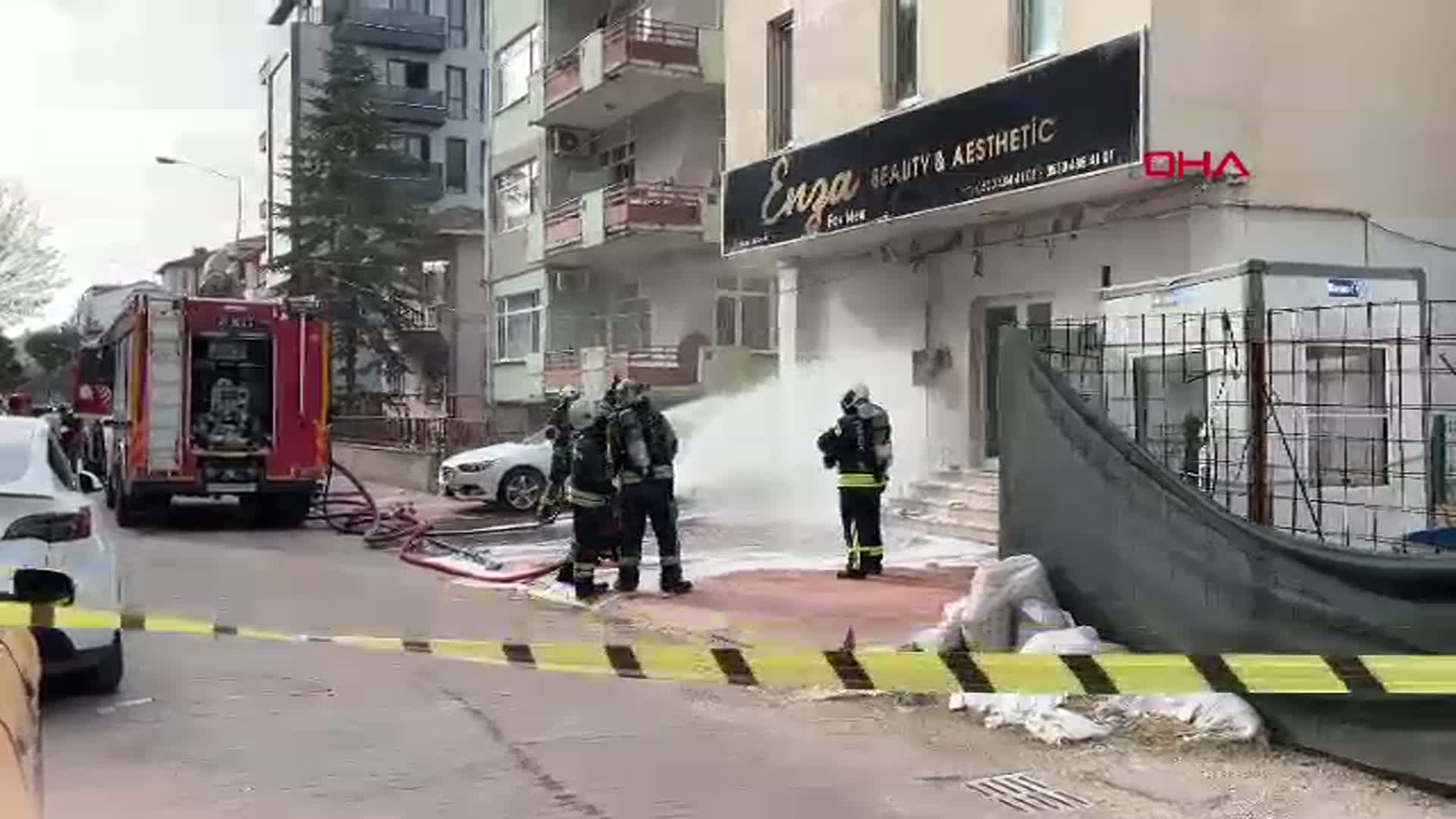 Kocaeli'de Doğal Gaz Kutusundaki Patlama Otomobili Hasara Uğrattı