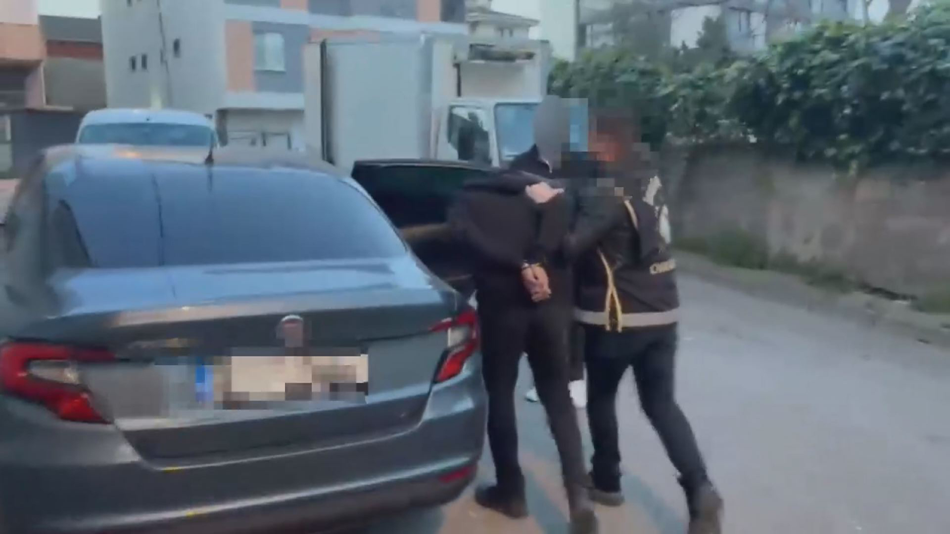 İstanbul'da Silahlı Suç Örgütüne Kapsamlı Operasyon: 21 Şüpheli Tutuklandı