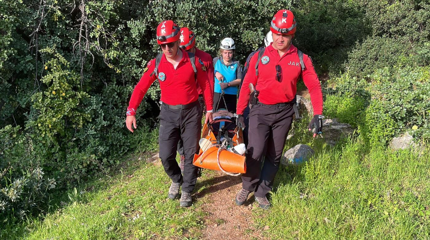 Fethiye'de Yürüyüşte Kaza Geçiren Kadın, 4 Saatlik Operasyonla Kurtarıldı