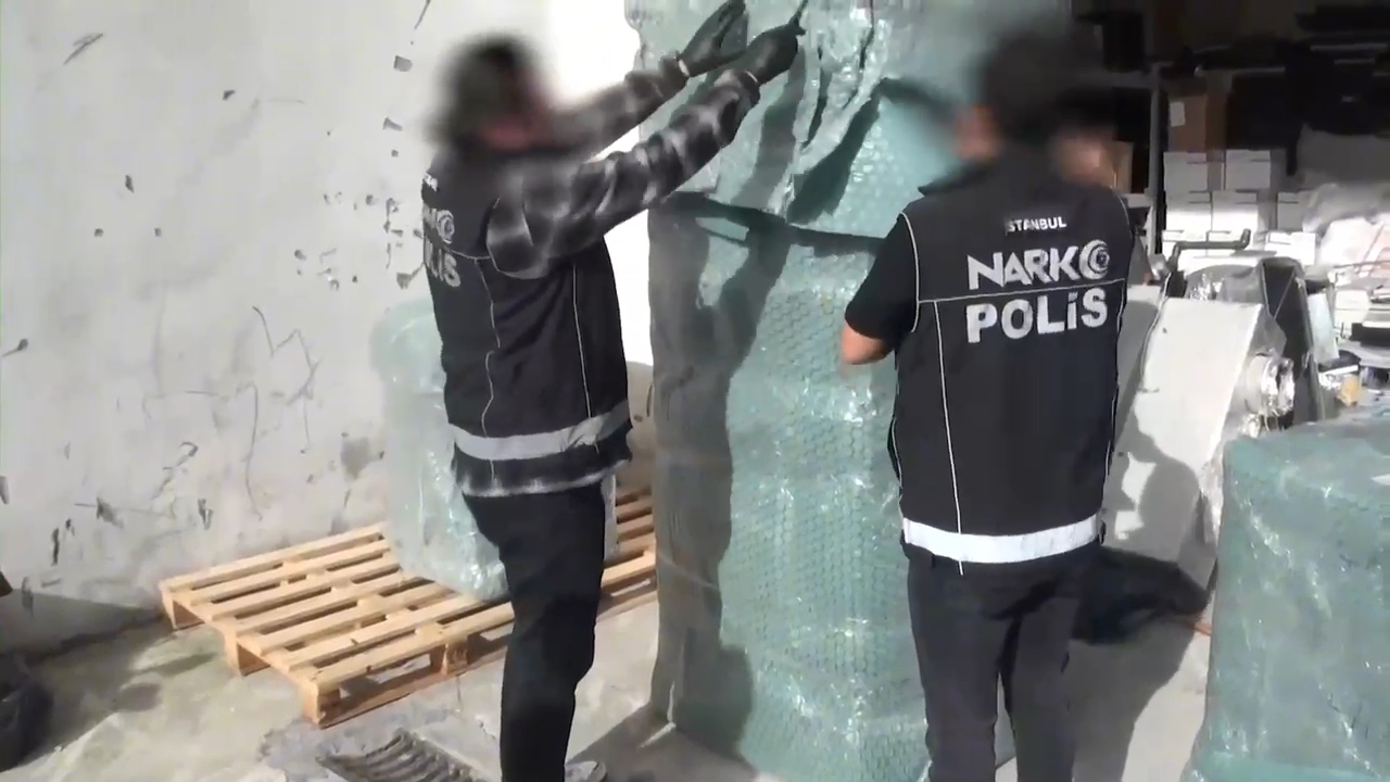 Esenyurt'ta Kargo İle Gönderilen Buzdolabında Uyuşturucu Operasyonu