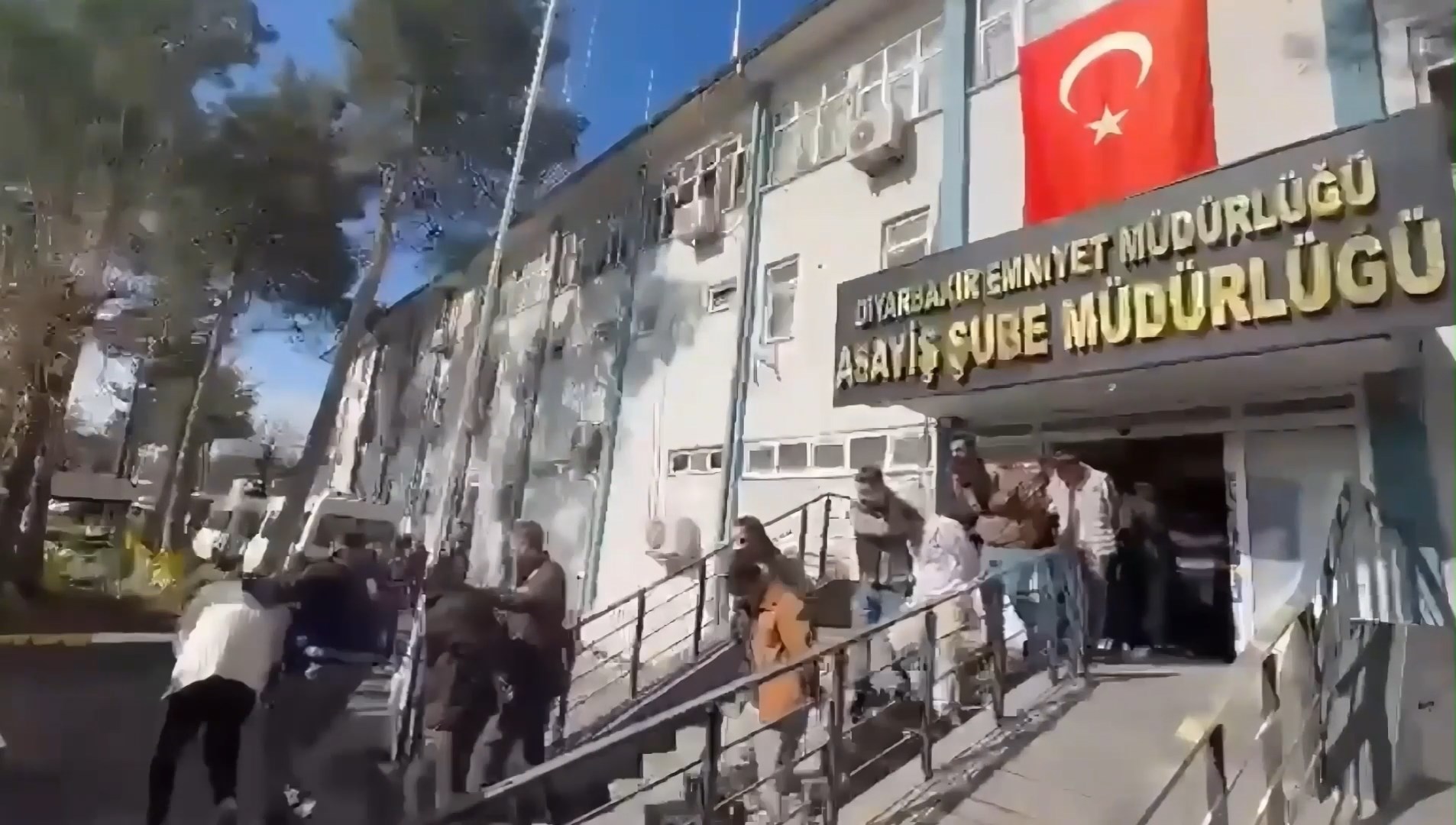 Diyarbakır'da 'Suflör' Operasyonu: Dolandırıcılara Şok Baskın, 10 Tutuklama