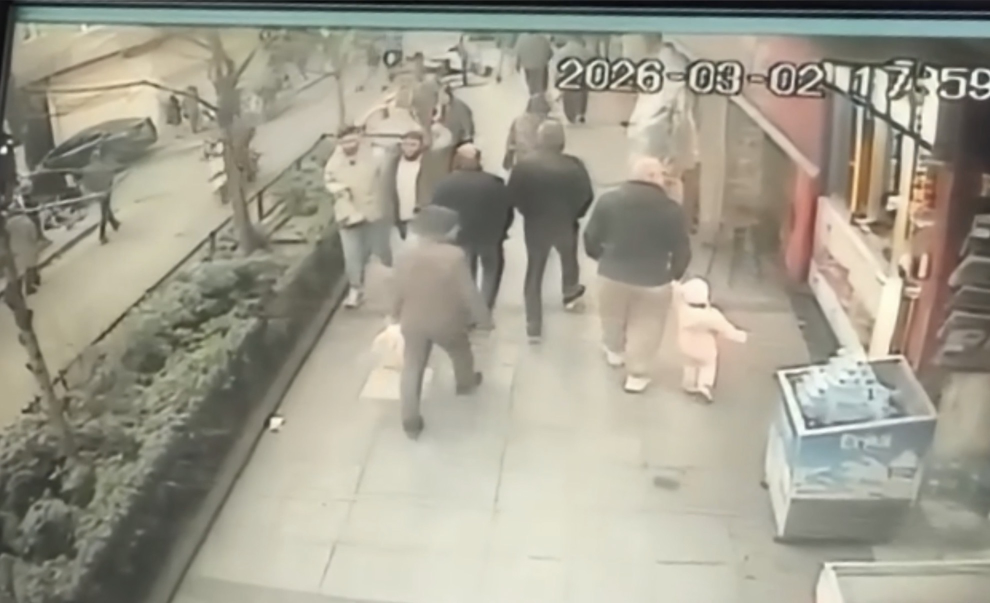 Kağıthane'de Ehliyetsiz Sürücü, Yayaya Çarparak Kaçtı