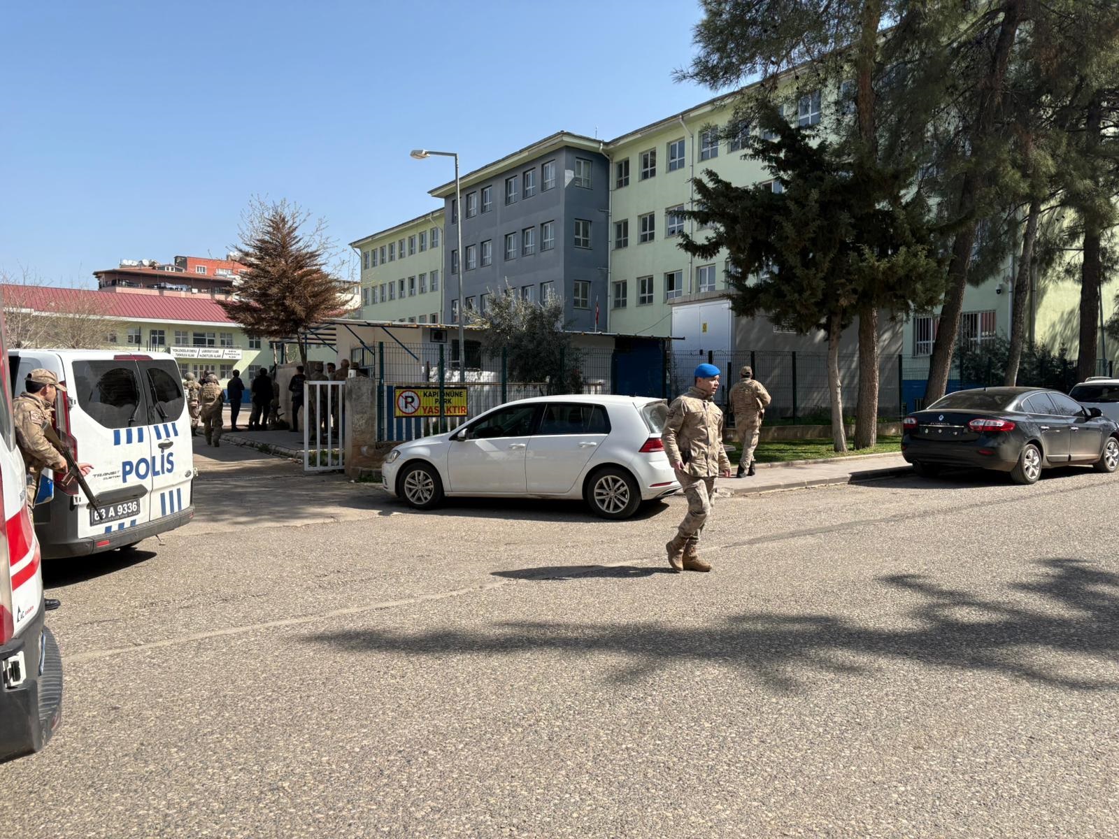 Şanlıurfa'da Liseye Silahlı Saldırı: 7 Yaralı