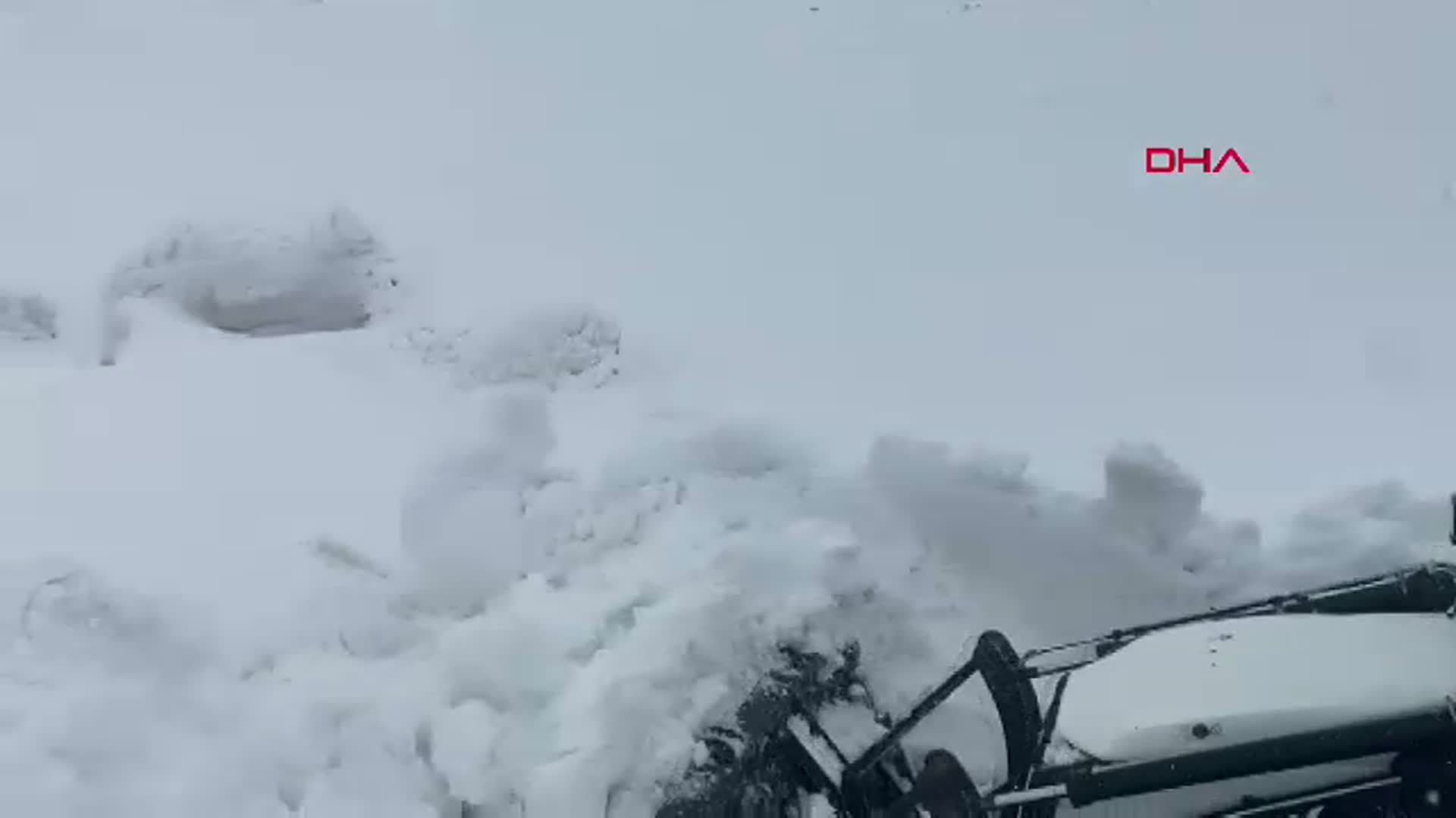 Iğdır'da Nisan Ayında Karla Mücadele Devam Ediyor