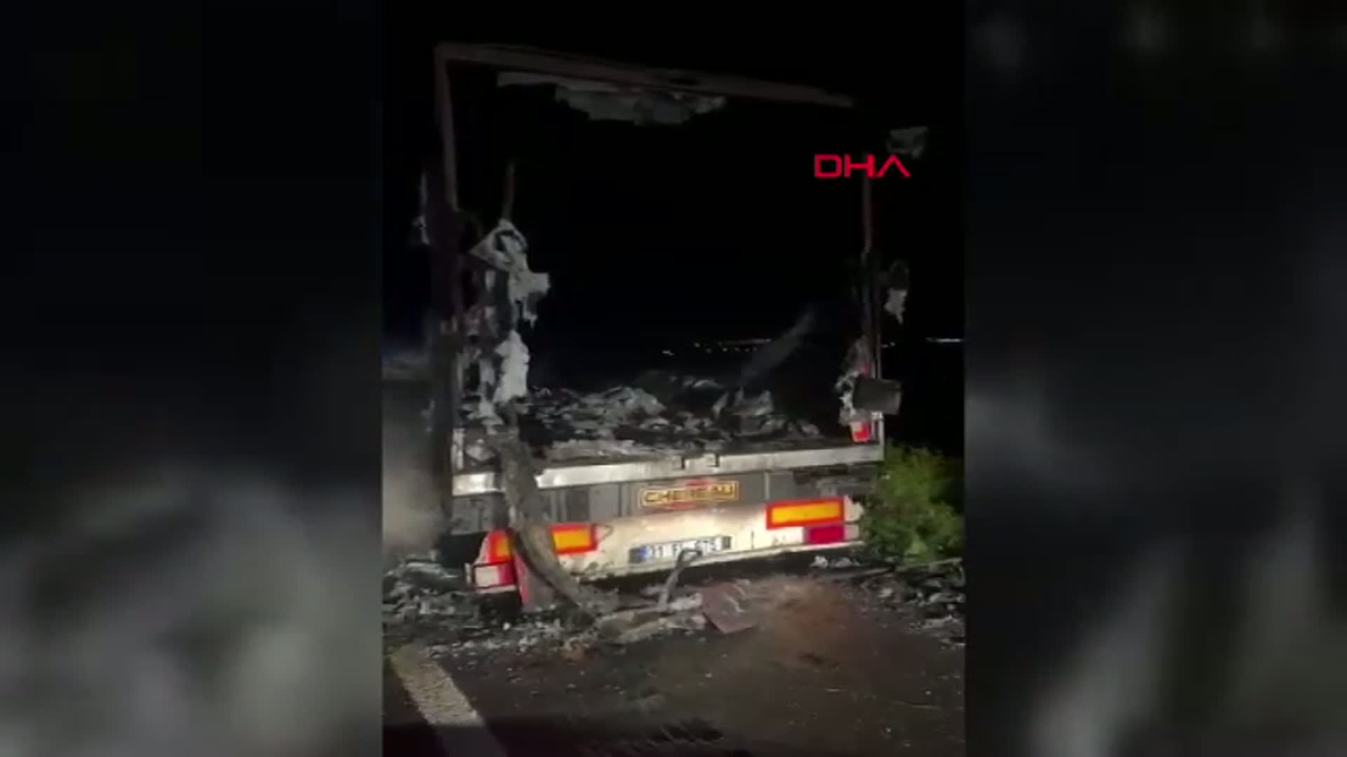 Mardin'de Seyir Halindeki TIR Alev Alev Yandı