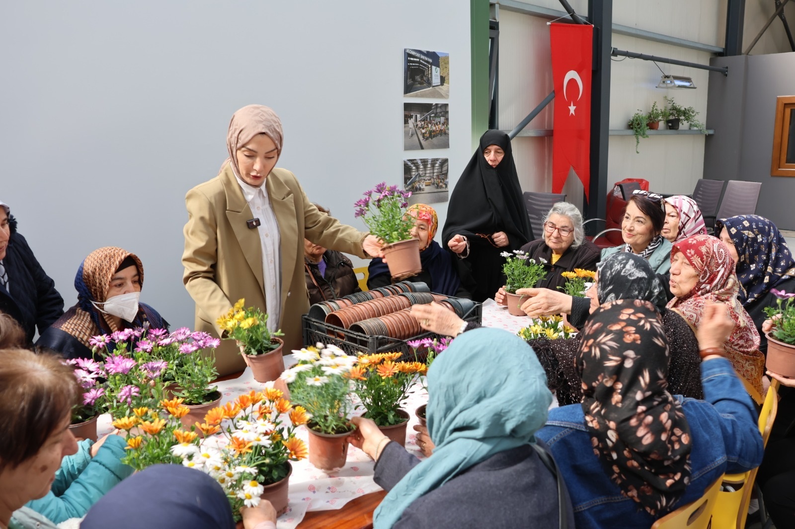 Ümraniye'de 60 Yaş Üstü Vatandaşların Geri Dönüşüm Etkinliği Heyecanı