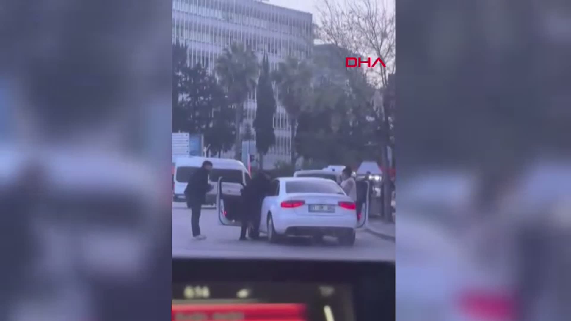Adana'da Tartışma Kanlı Bitti: Kadını Otomobilden İndirdiler