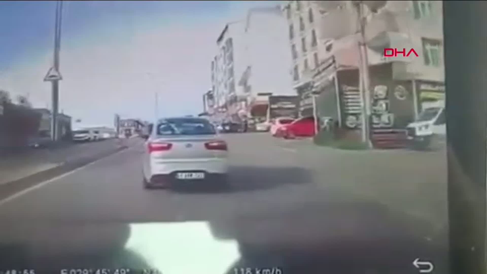 Kocaeli'de Kaldırıma Çarpan Sürücü: "Uyuyakaldım"