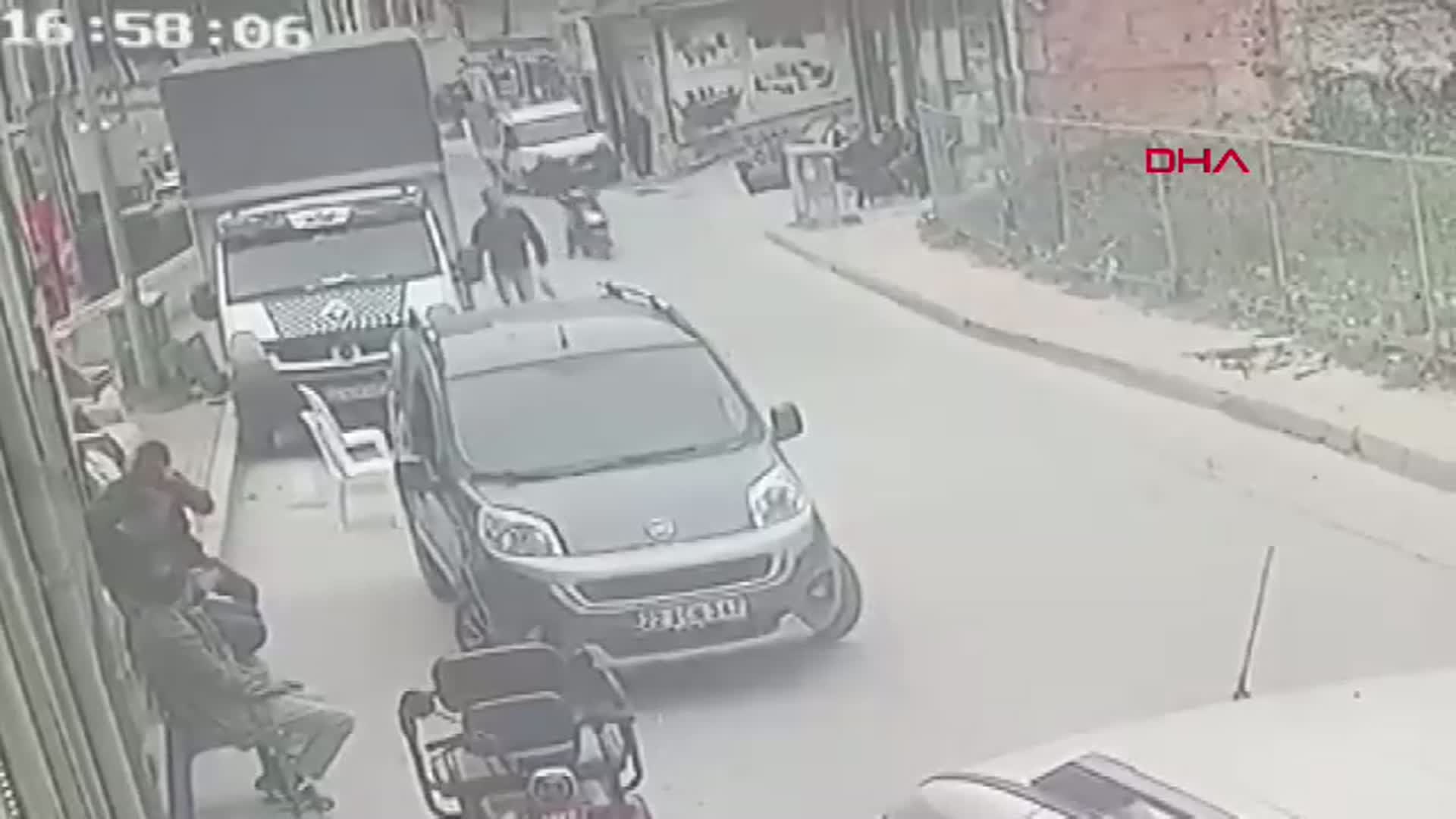 Edirne'de Motosiklet Çarpışması: 1 Yaralı, O Anlar Kamerada