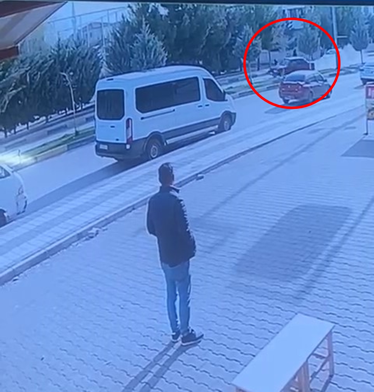 Diyarbakır'da Otomobil, Kaldırımda Yürüyen İki Çocuğa Çarptı