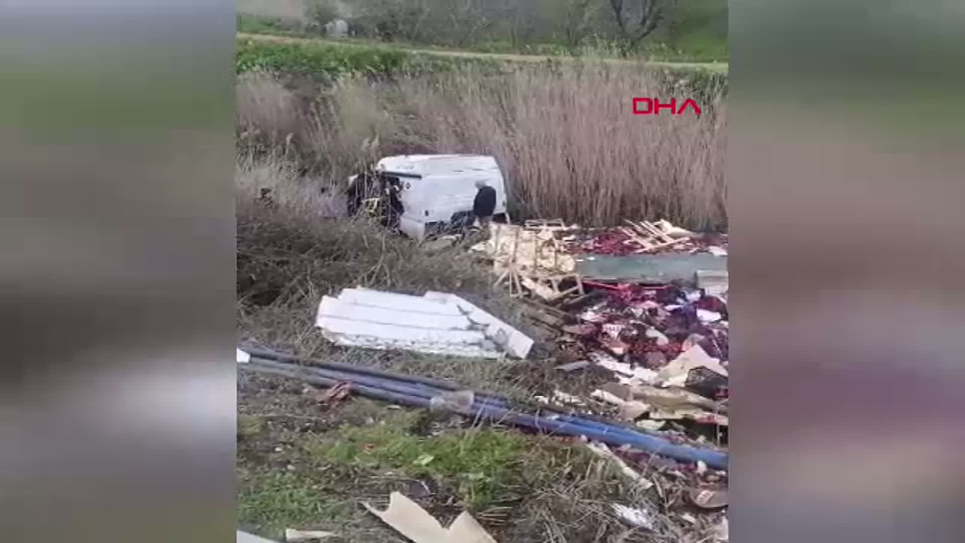 Isparta'da Elma Yüklü Çekici Kanala Devrildi: 1 Yaralı