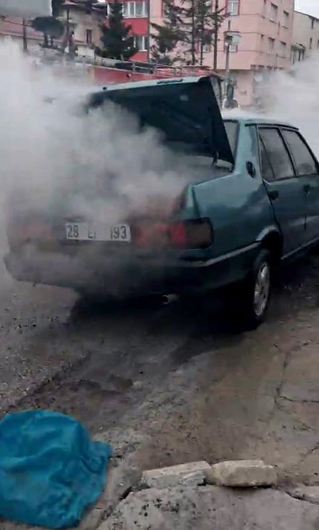 Ordu'da Park Halinde Otomobilde Yangın Çıktı