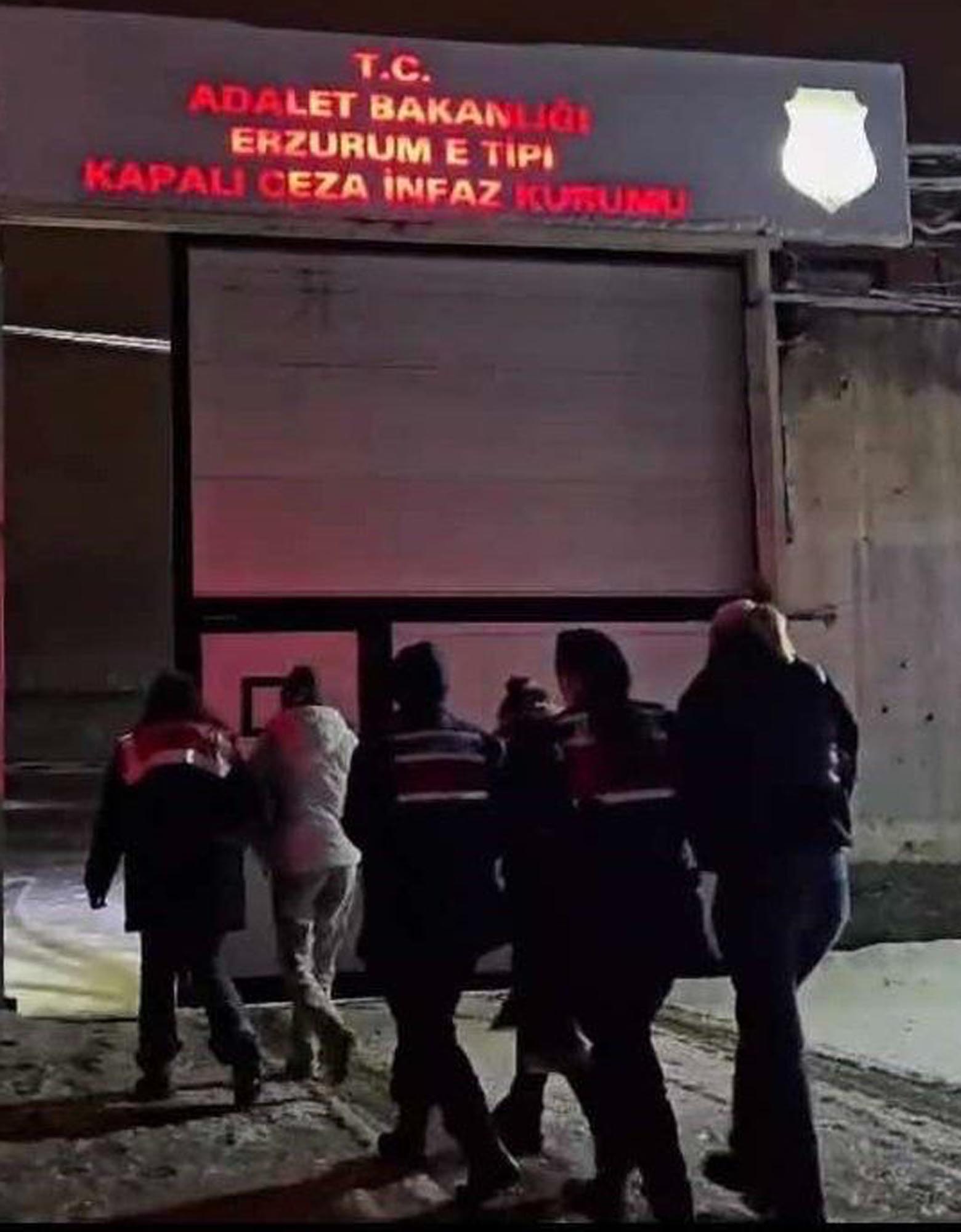 Erzurum'da Dolandırıcılık Şebekesine Baskın: 8 Kişi Tutuklandı