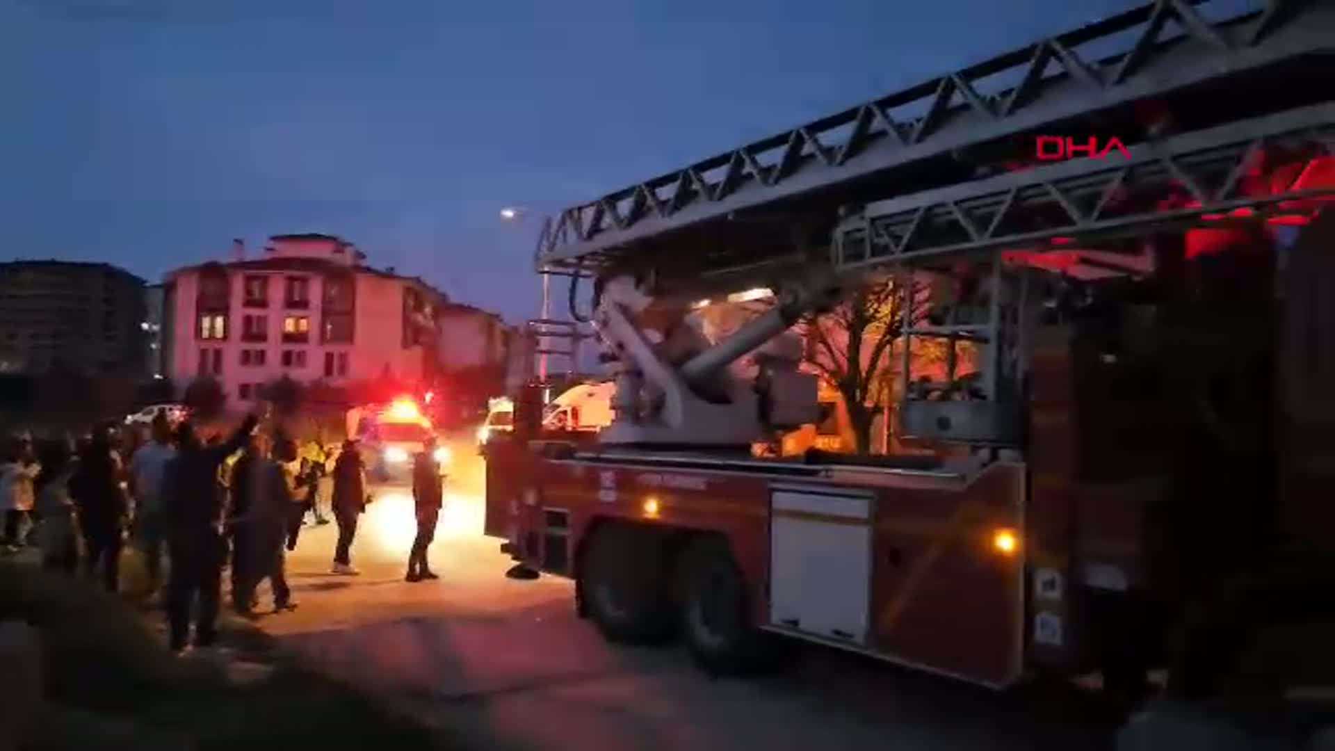 Edirne'de Yangında Mahsur Kalan Kişi İtfaiye Ekipleri Tarafından Kurtarıldı