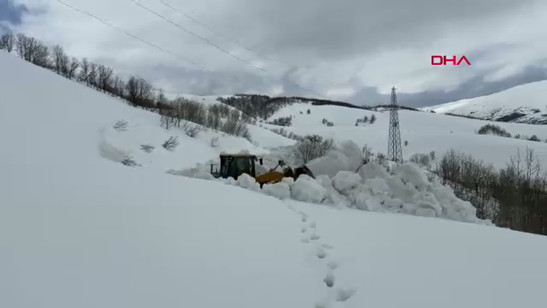 Muş'ta Nisan Ayında Karla Mücadele Devam Ediyor