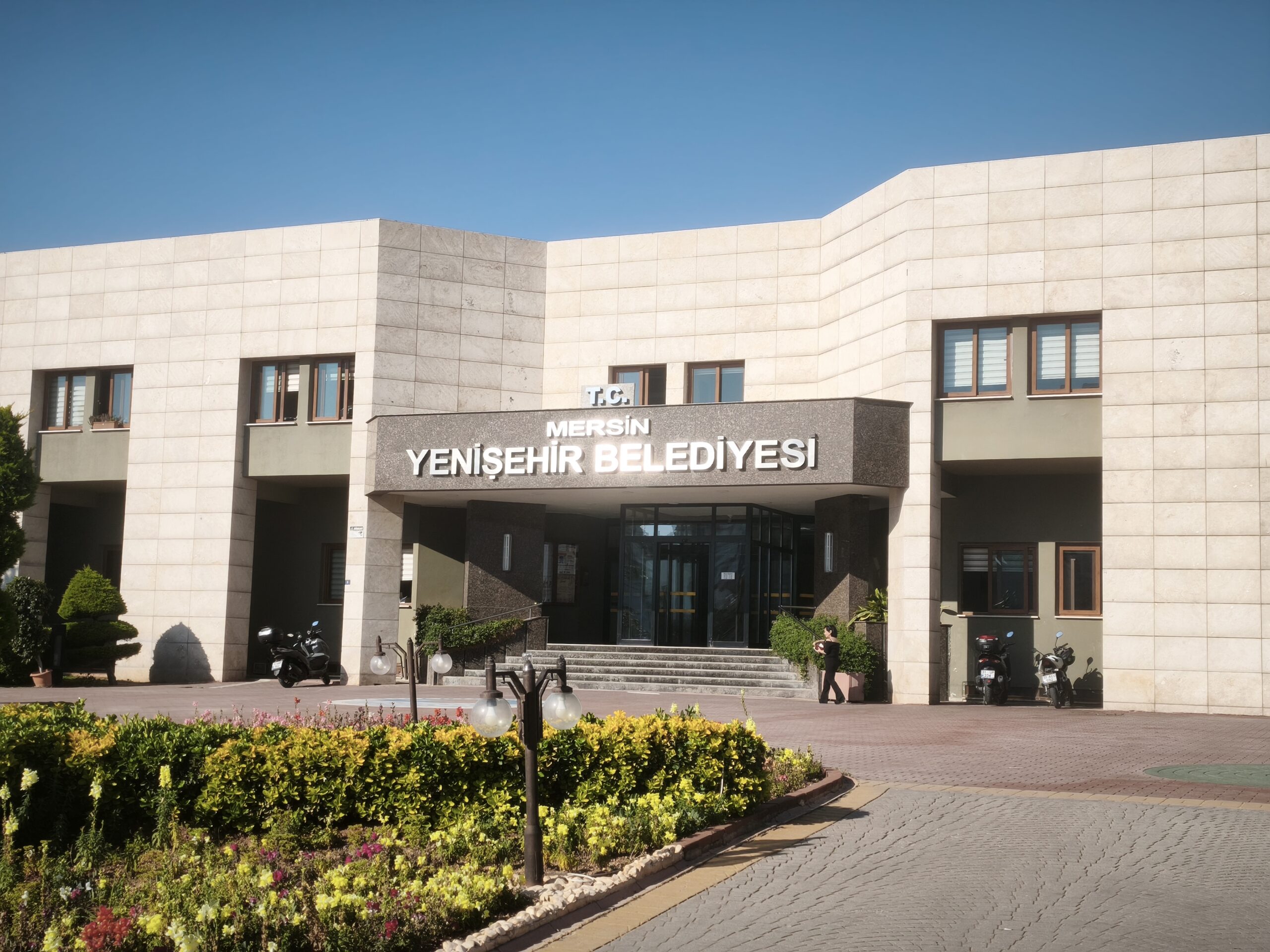 Mersin'de Yenişehir Belediyesi'ne Rüşvet Operasyonu: 12 Tutuklama Gerçekleşti