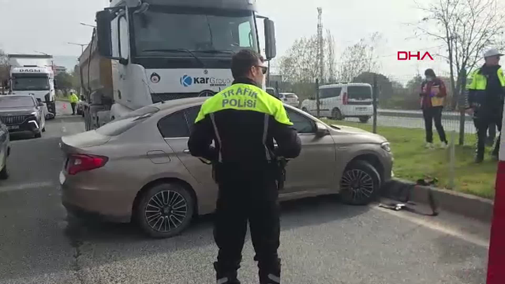 Orhangazi'de Hafriyat Kamyonu Otomobile Çarptı, Aile Yaralanmadan Kurtuldu