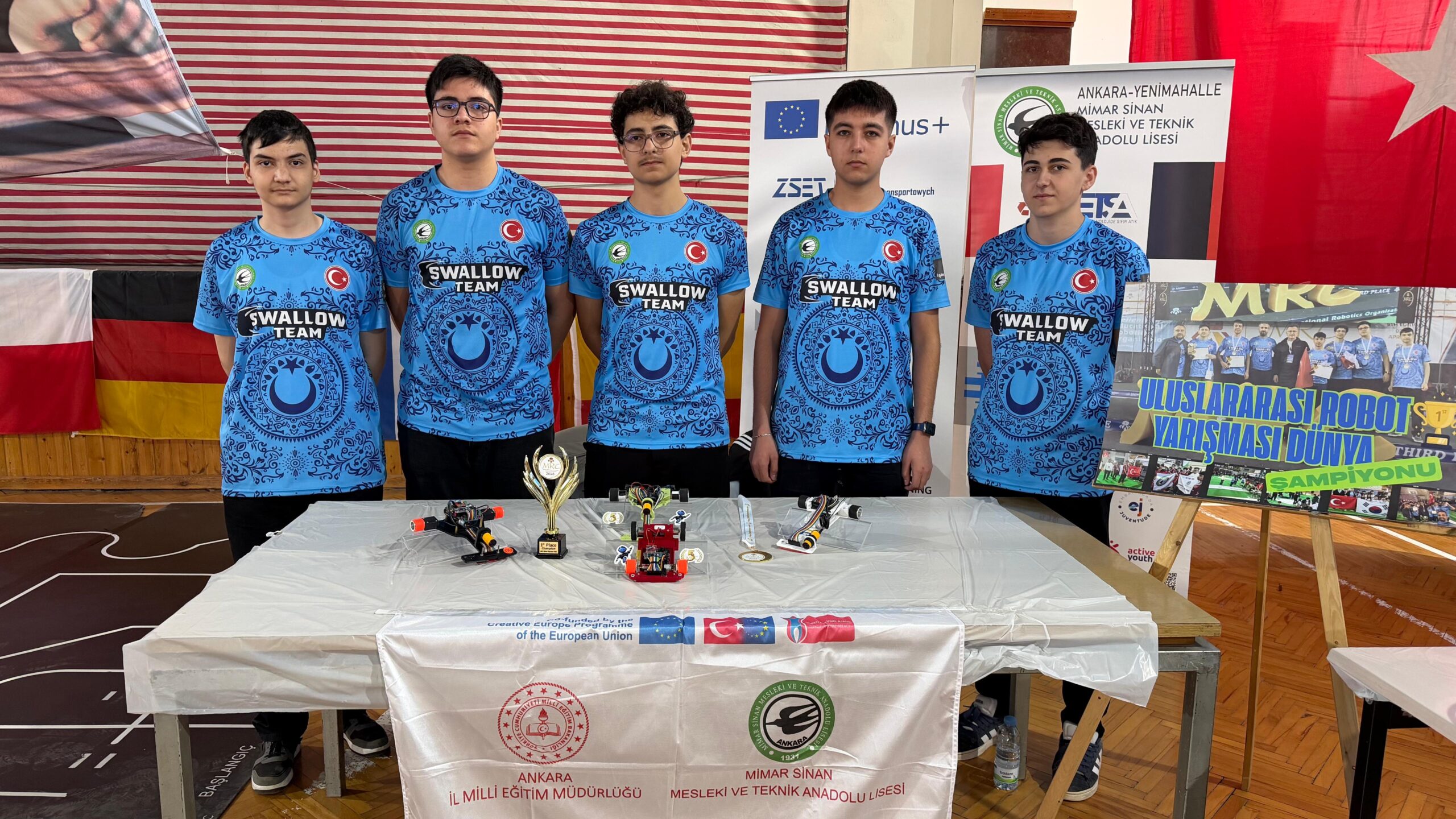 Türk Öğrenciler Yunanistan'da Robot Olimpiyatları'nda Birinci Oldu