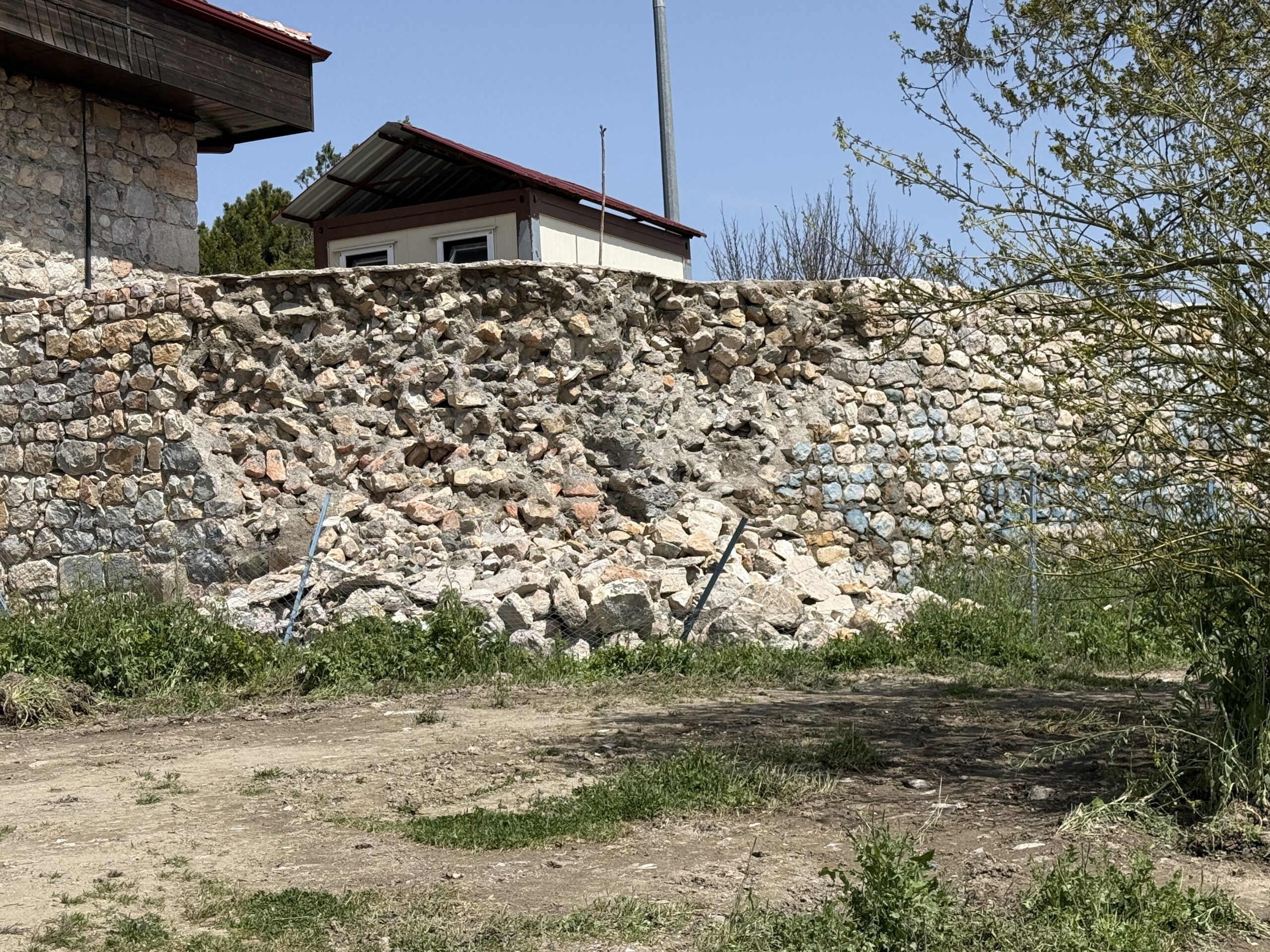 Zile Kalesi'nde Yağışlar Sonrası Çökme Tehlikesi