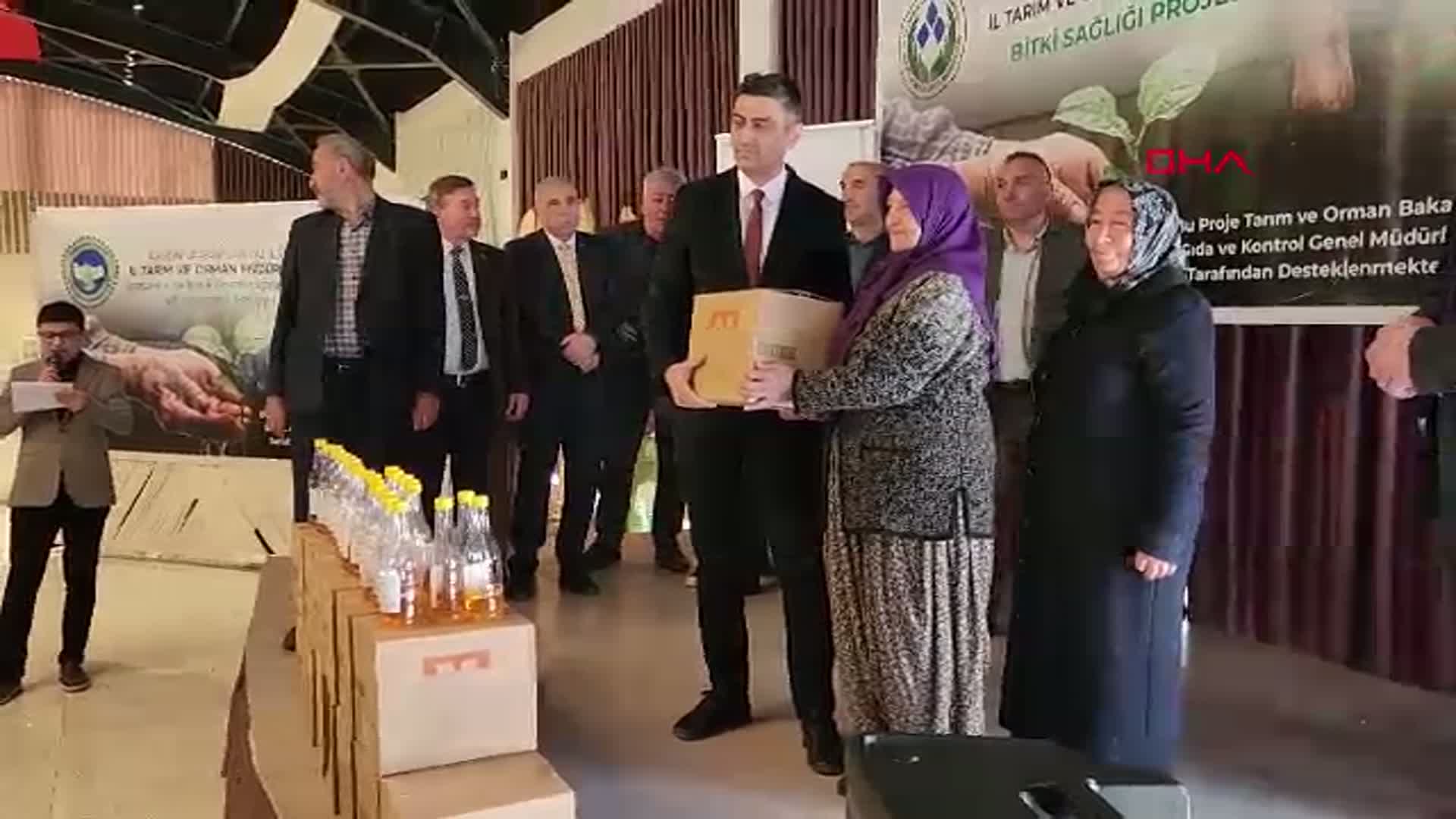 Afyonkarahisar'da Kiraz Üreticilerine Sirke Sineği Tuzağı Dağıtıldı