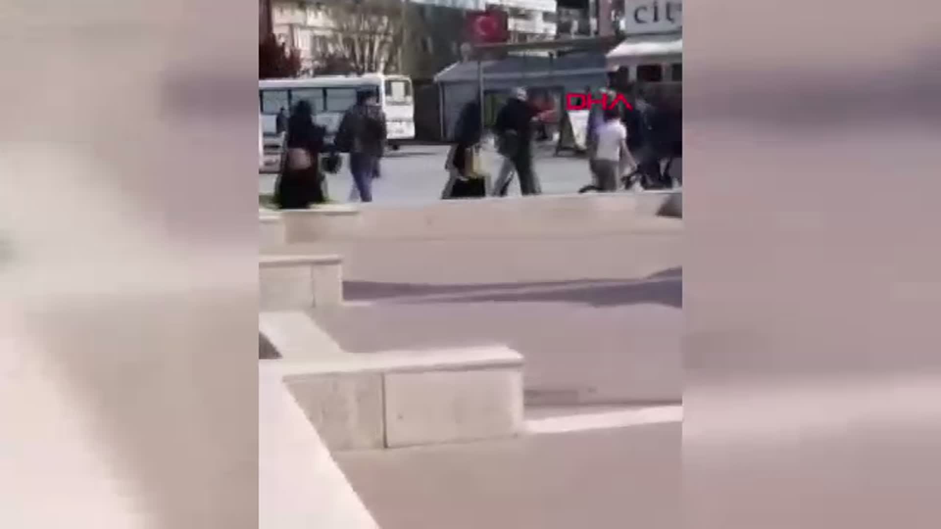Yalova'da Kadın Fotoğrafını Çeken Şüpheli Kalabalık Tarafından Darbedildi