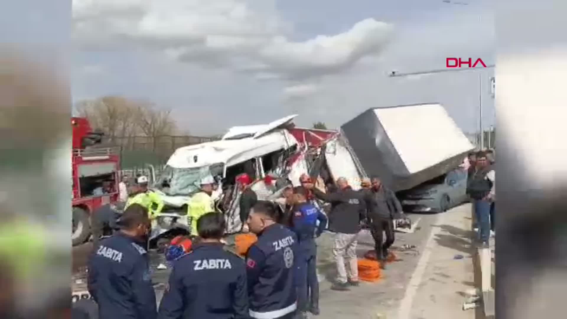 Kırşehir'de Freni Boşalan Kamyon, Kaza Yaptı: 5 Yaralı