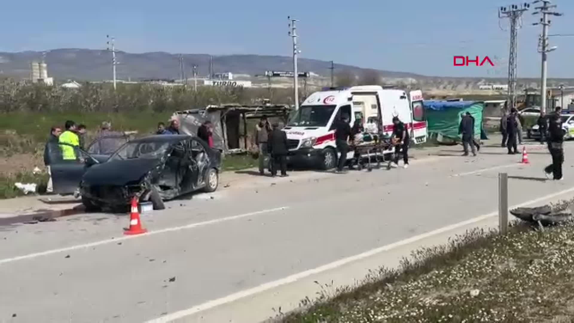 Çankırı'da Kavşakta İki Otomobil Çarpıştı: 4 Yaralı