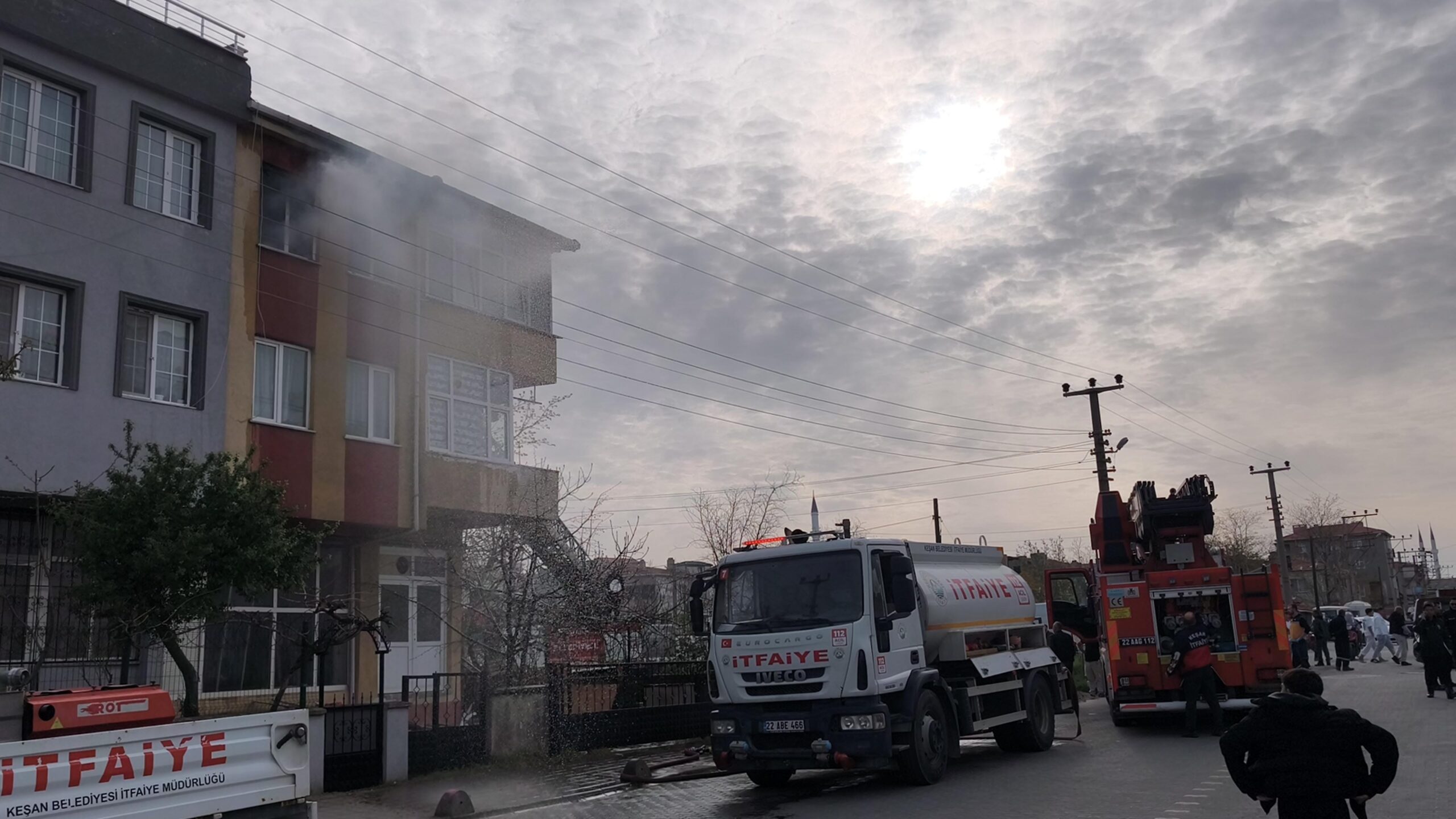 Madde Bağımlısının Korkunç Eylemi: Evi Ateşe Verip Babasını Aradı