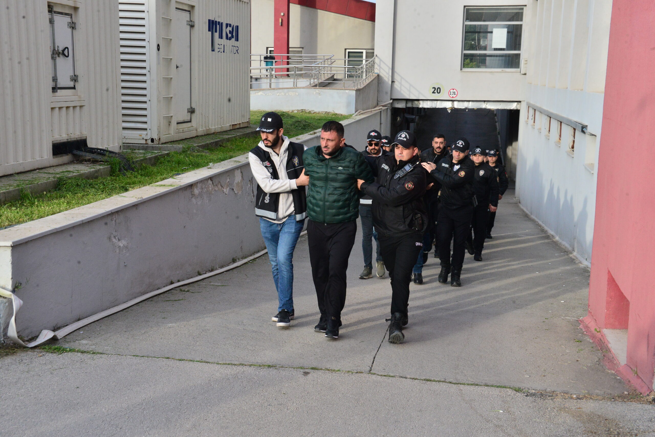 Adana Merkezli Operasyonda Bayğaralar Suç Örgütüne 287 Gözaltı