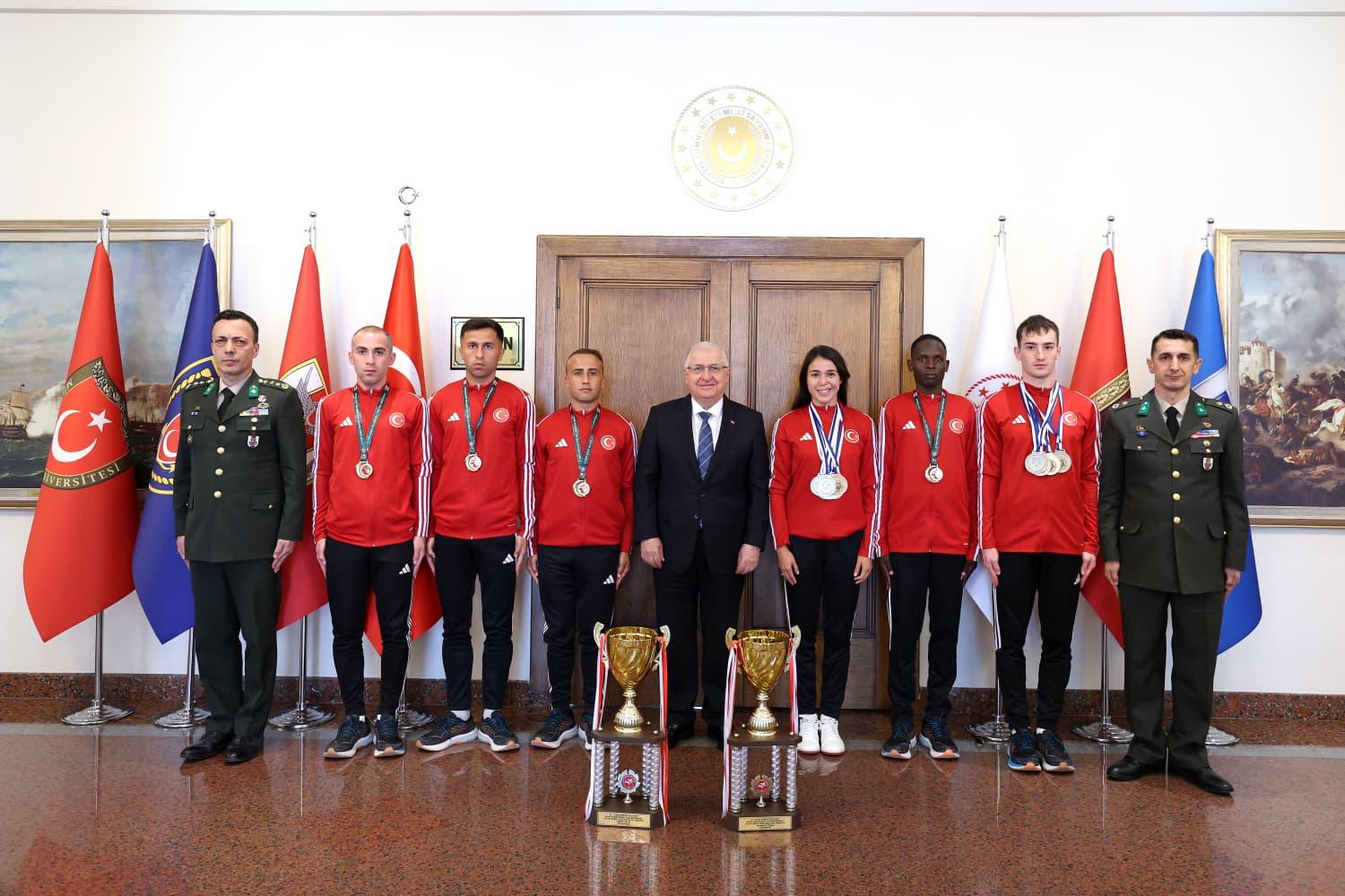 Bakan Güler, Şampiyon TSK Spor Gücü Personeli ile Buluştu