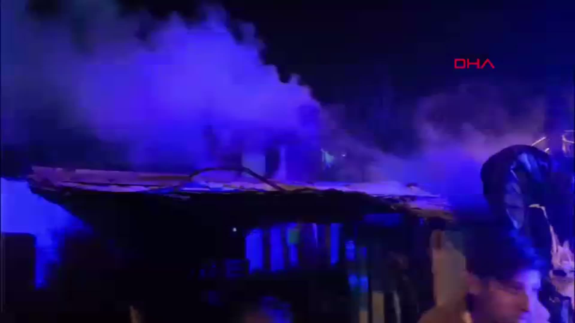 Çorlu'da Müstakil Evde Teras Yangını: İtfaiye Hızla Müdahale Etti