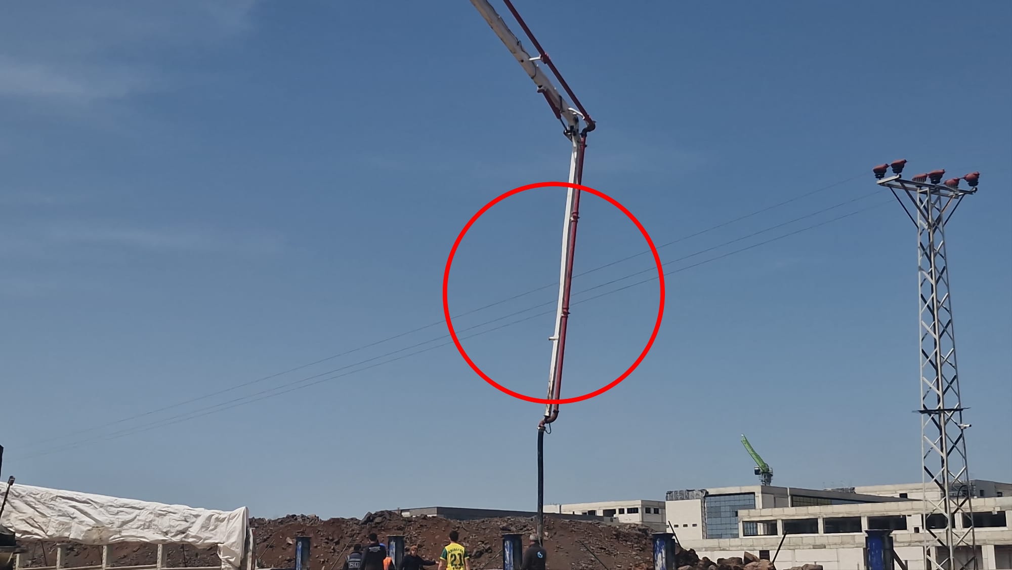 Diyarbakır'da İnşaatta Yakın Gerilim Faciası: 1 Ağır Yaralı