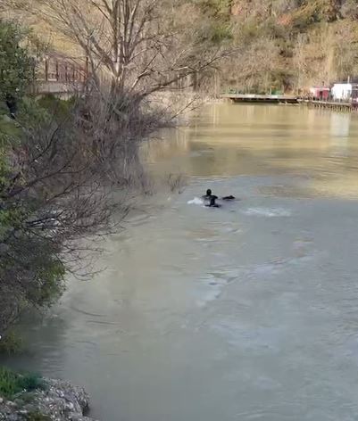 Tunceli'de Munzur Nehri'nde Kadın Cesedi Bulundu