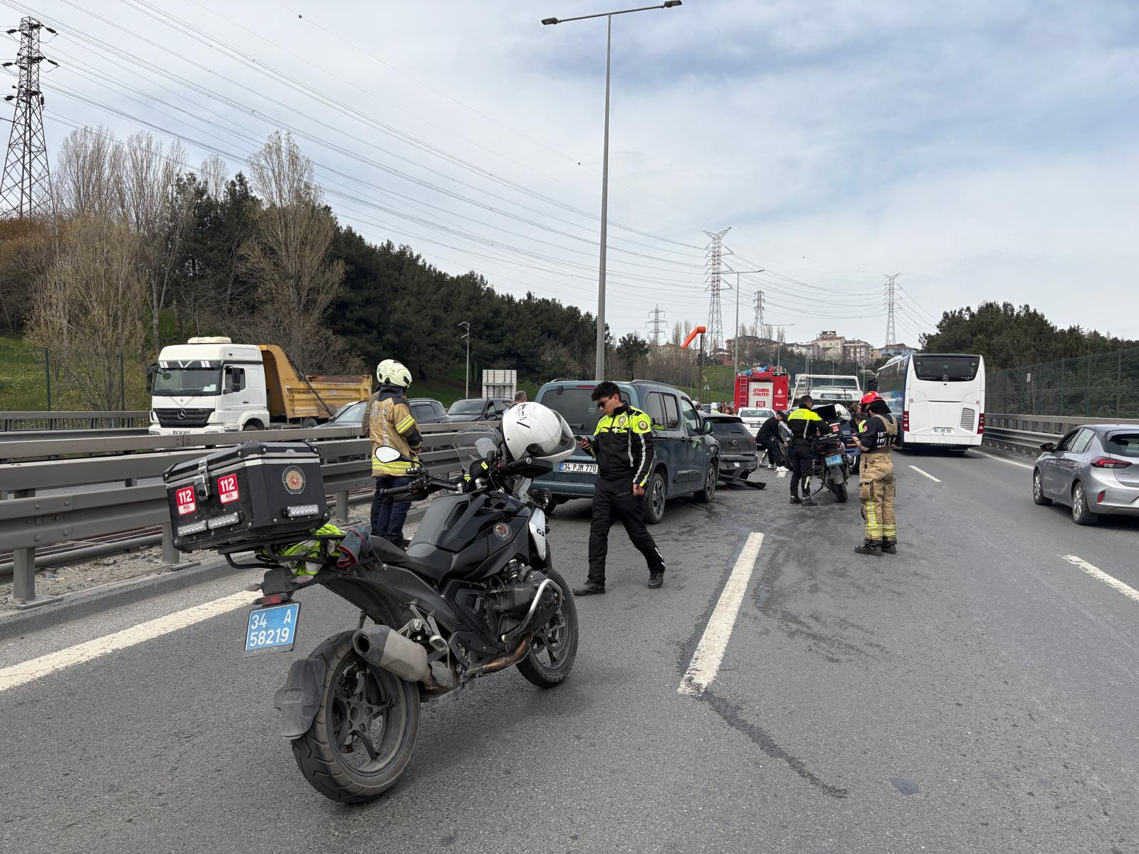 Kağıthane’de Zincirleme Trafik Kazası: 6 Araç Hasar Gördü