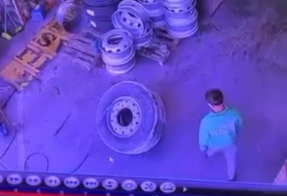 Lastik Tamirinde Şok An: Patlama Anı Güvenlik Kamerasında