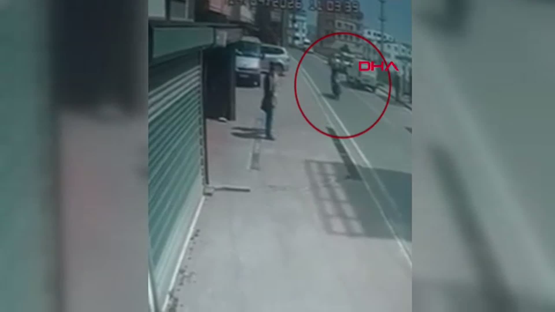 Kocaeli'de Motosikletliye Çarpan Otomobilin Sürücüsü Hakkında Soruşturma Başlatıldı