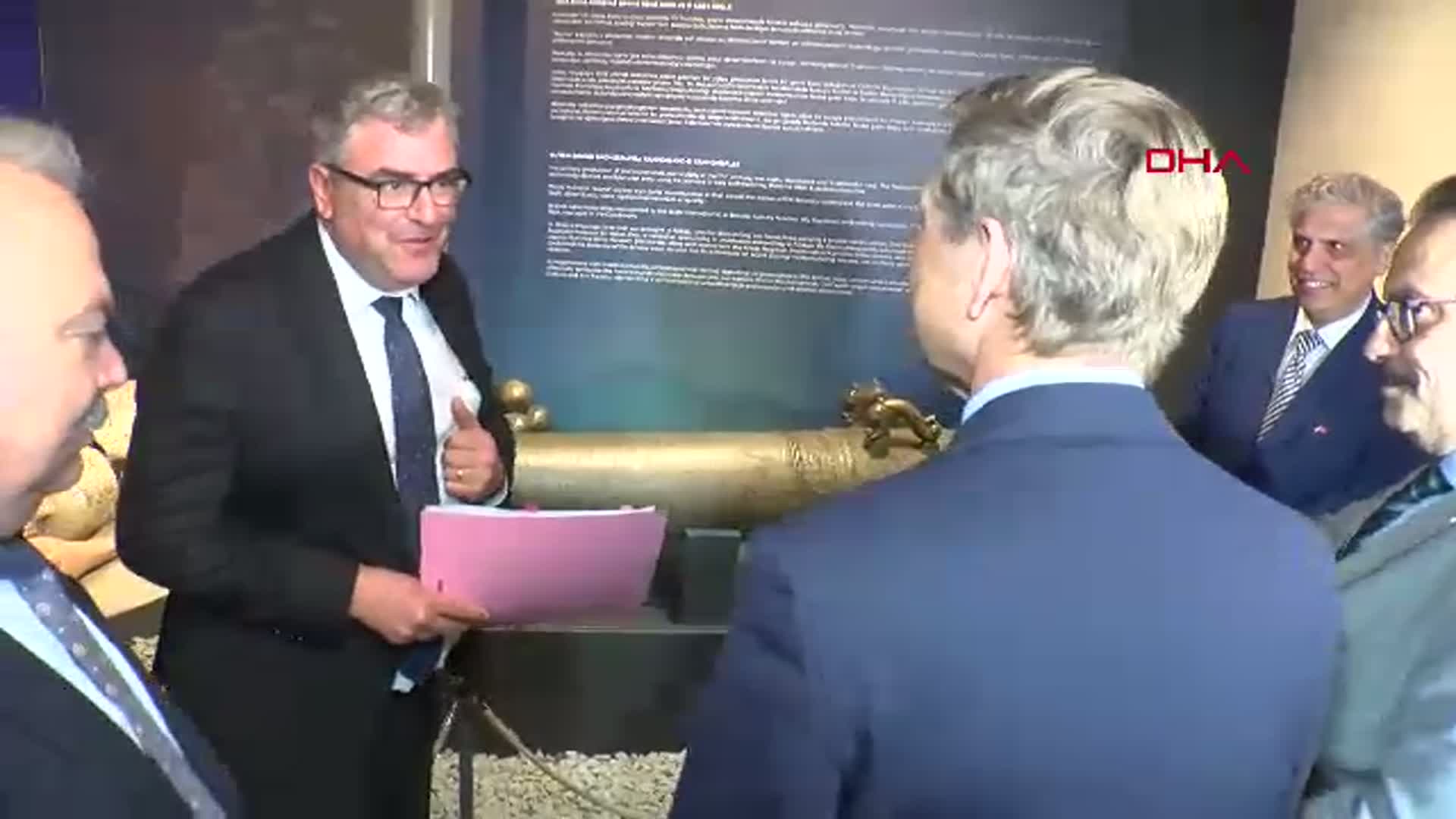 İzmir'de Tarihi Bronz Gemi Topu Sanat Fabrikasında Sergileniyor