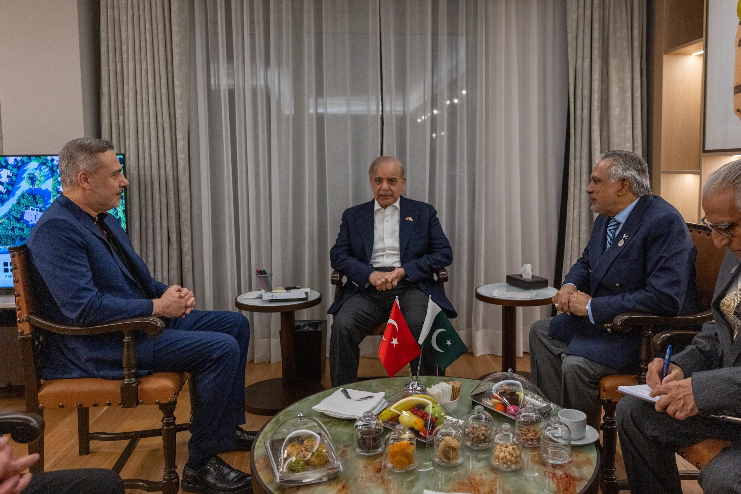 Bakan Hakan Fidan, Pakistan Başbakanı Şahbaz Şerif ile Antalya'da Görüştü