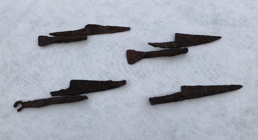 Hadrianopolis Antik Kenti'nde 5. Yüzyıla Ait Bıçaklar ve Kösüre Taşı Keşfedildi