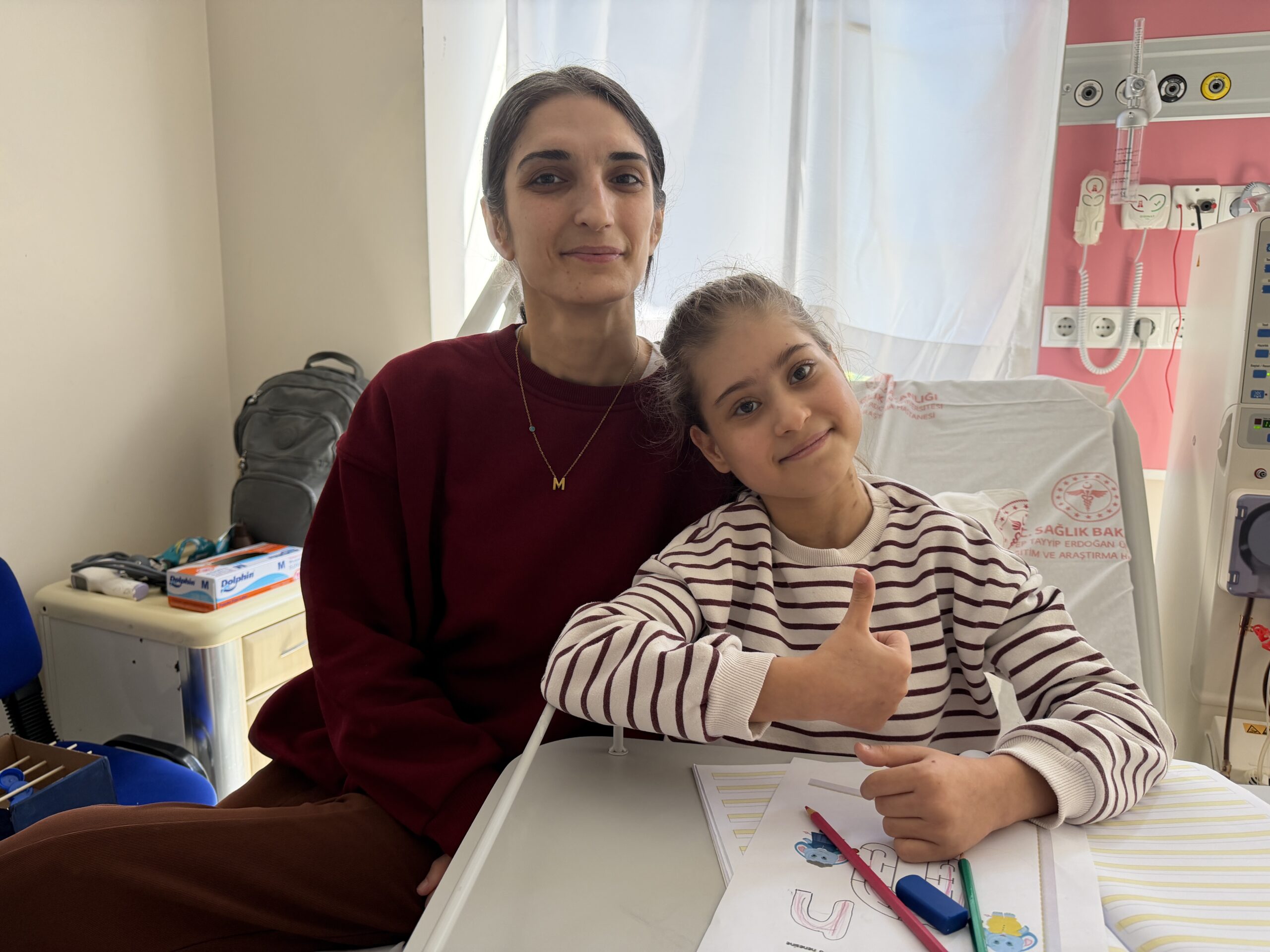 Diyaliz Yatağında Eğitim: 13 Yaşındaki Melek’in Okuma Azmi