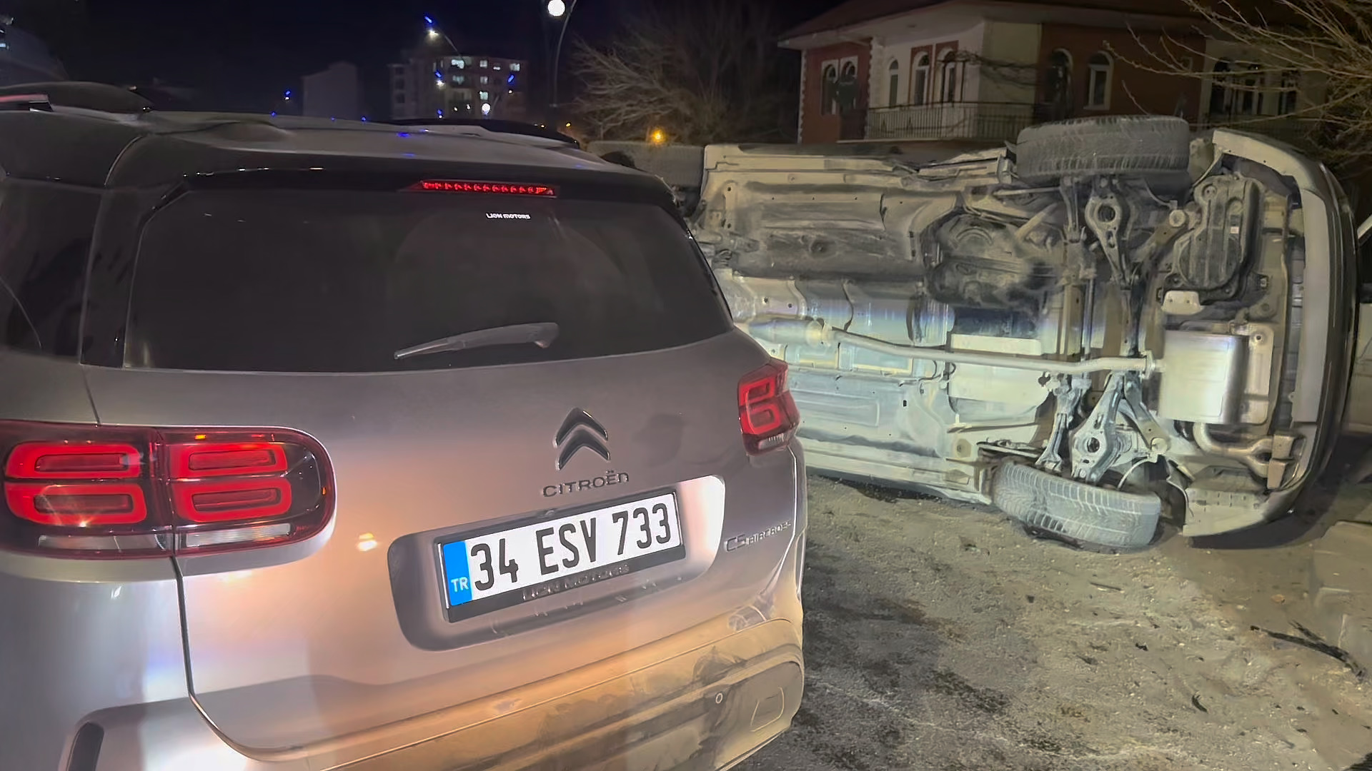 Malatya'da Korkutan Kaza: İki Otomobil Çarpıştı, 4 Yaralı