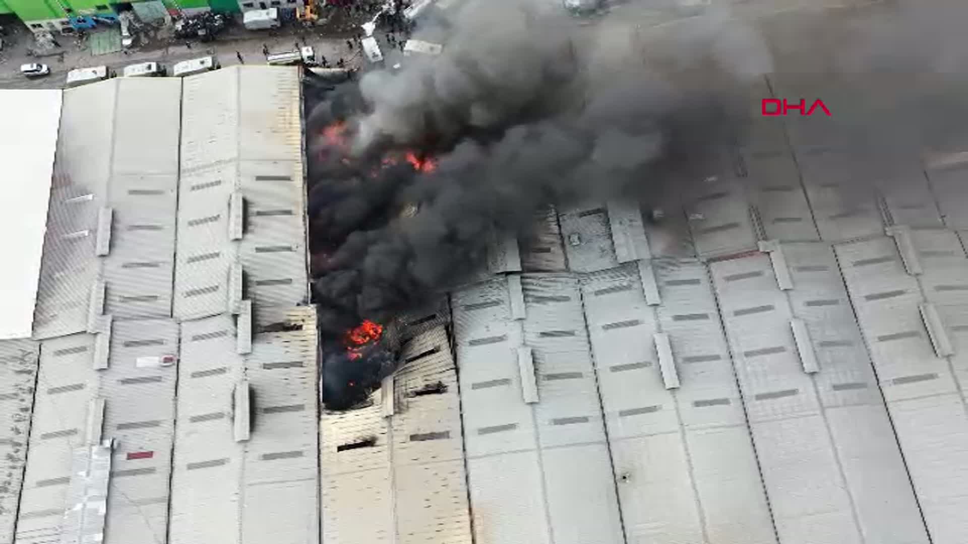 Adana'daki Geri Dönüşüm Tesisinde Yangın Çıktı