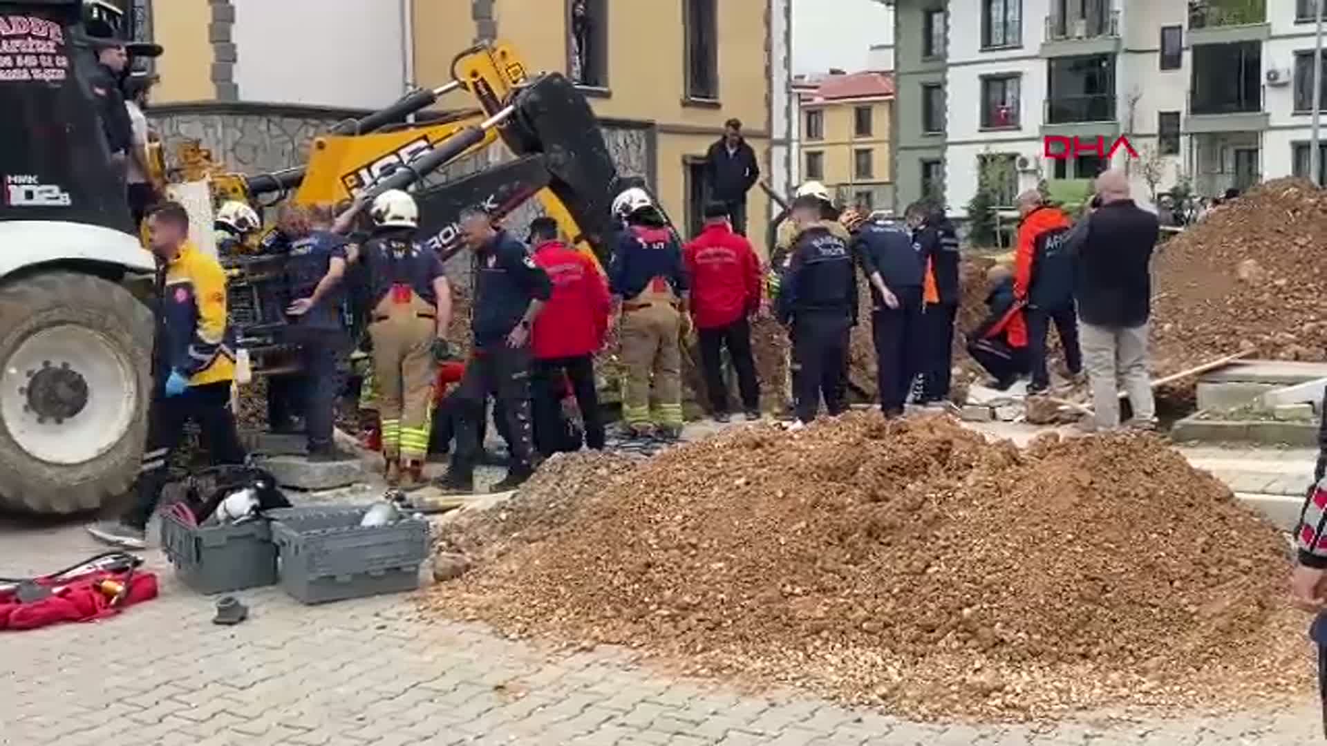 Manisa'da Kanalizasyon Çalışmasında Göçük: 1 İşçi Toprak Altında Kaldı