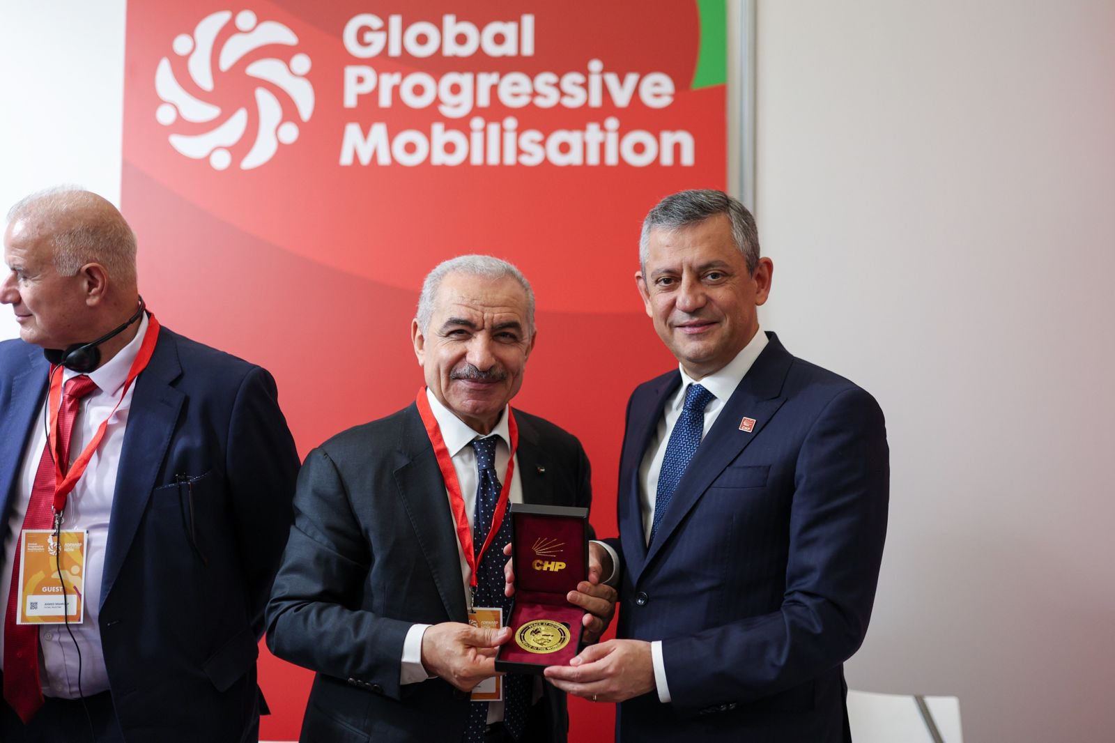 CHP Genel Başkanı Özgür Özel, Eski Filistin Başbakanı Iştiyye ile İspanya'da Buluştu