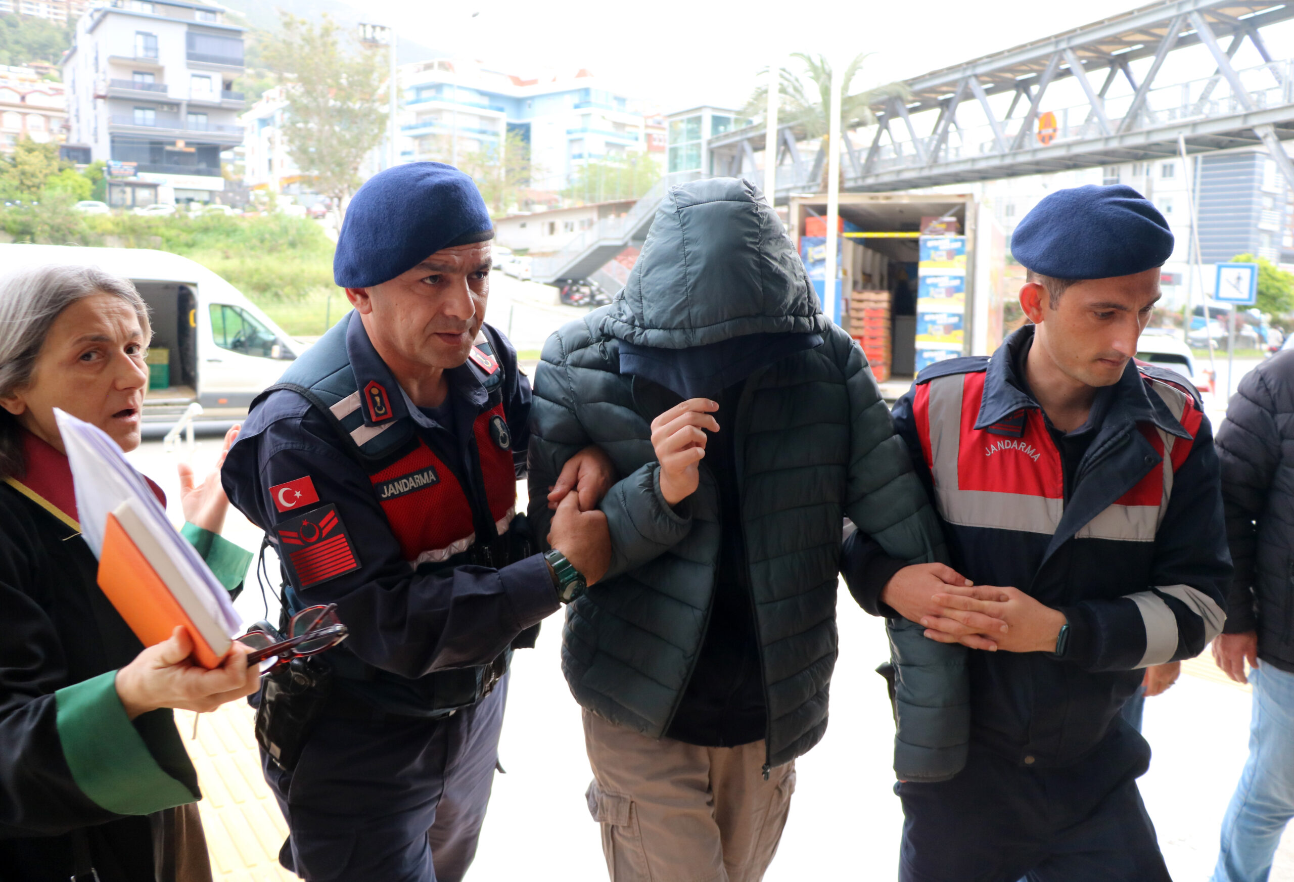 Alanya'da Okul Saldırılarına Destek Veren Öğrenci Tutuklandı