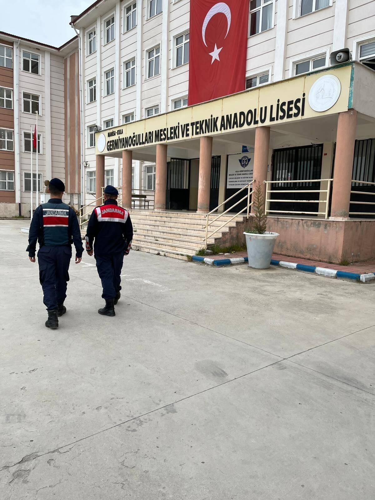 Manisa'da Okul Güvenliği İçin Jandarma Önlemleri Artırıldı