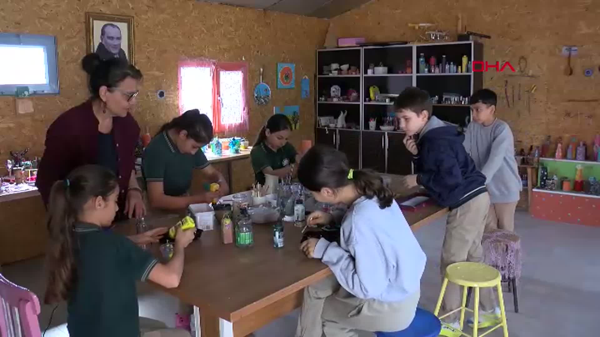 Manisa'daki Köy Okulunda Geri Dönüşümle Sanat ve Müzik Eğitimi