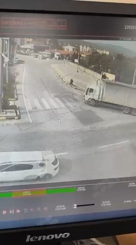 Devrek'te Feci Kaza: Kamyonun Çarptığı Genç Kız Hayatını Kaybetti