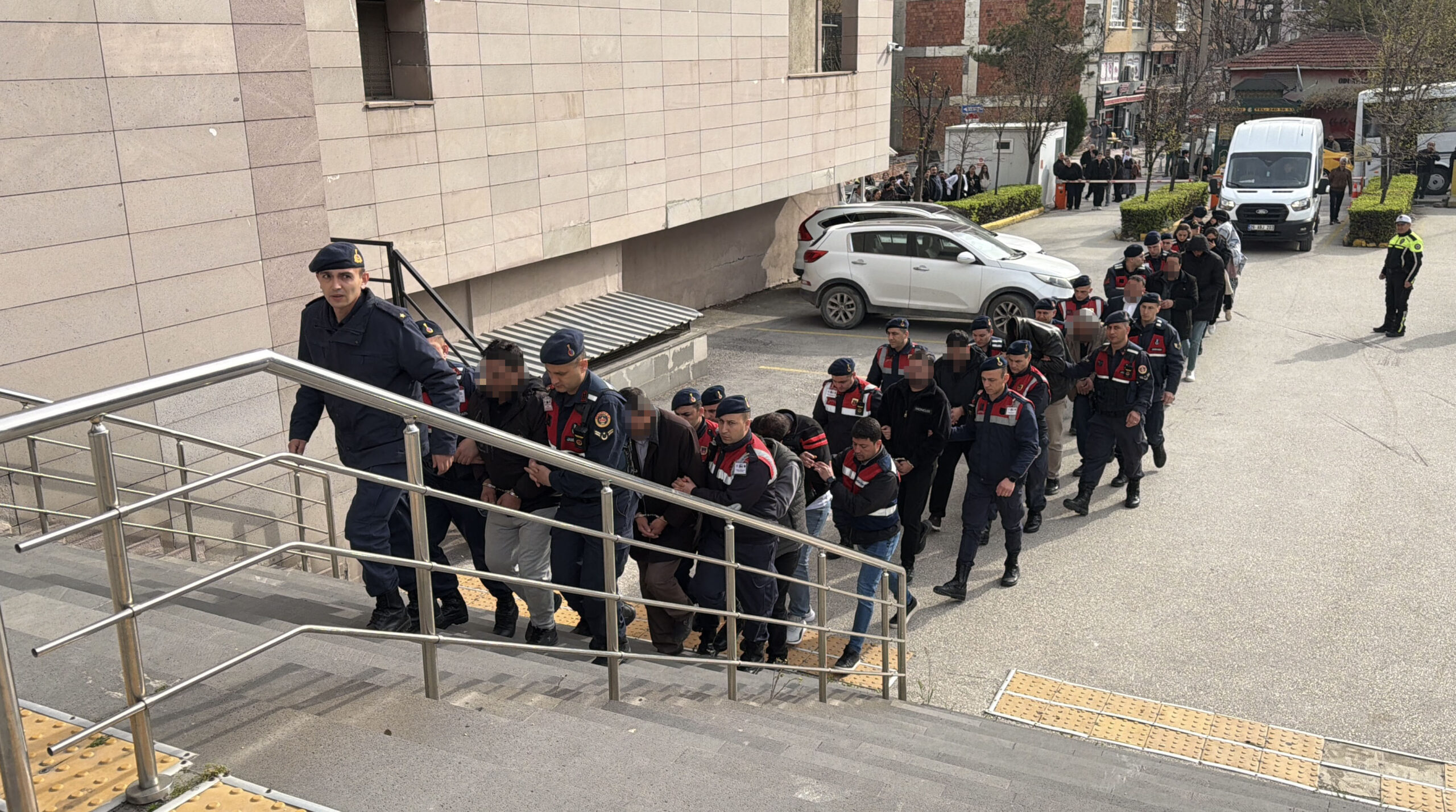Eskişehir'de Tefecilik Operasyonunda 4 Tutuklama Gerçekleşti